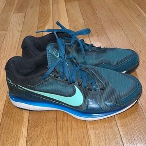 Nike unisex green tennis s wakes US 8